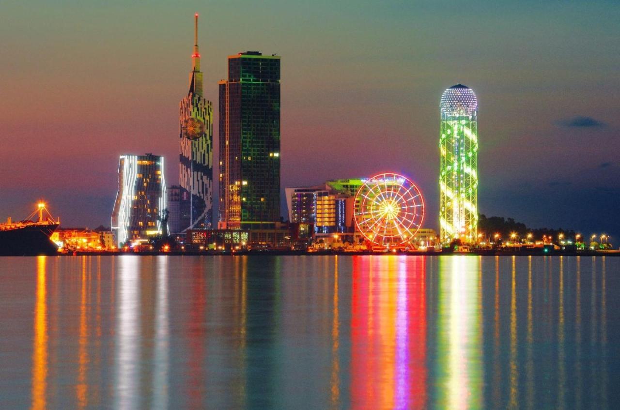 Orbi City Apartments On The Beach バトゥーミ エクステリア 写真