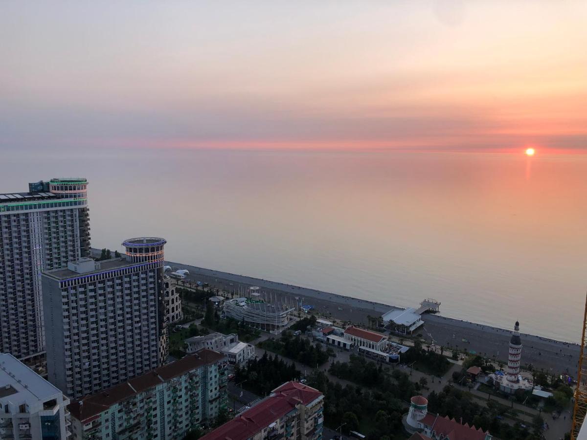 Orbi City Apartments On The Beach バトゥーミ エクステリア 写真