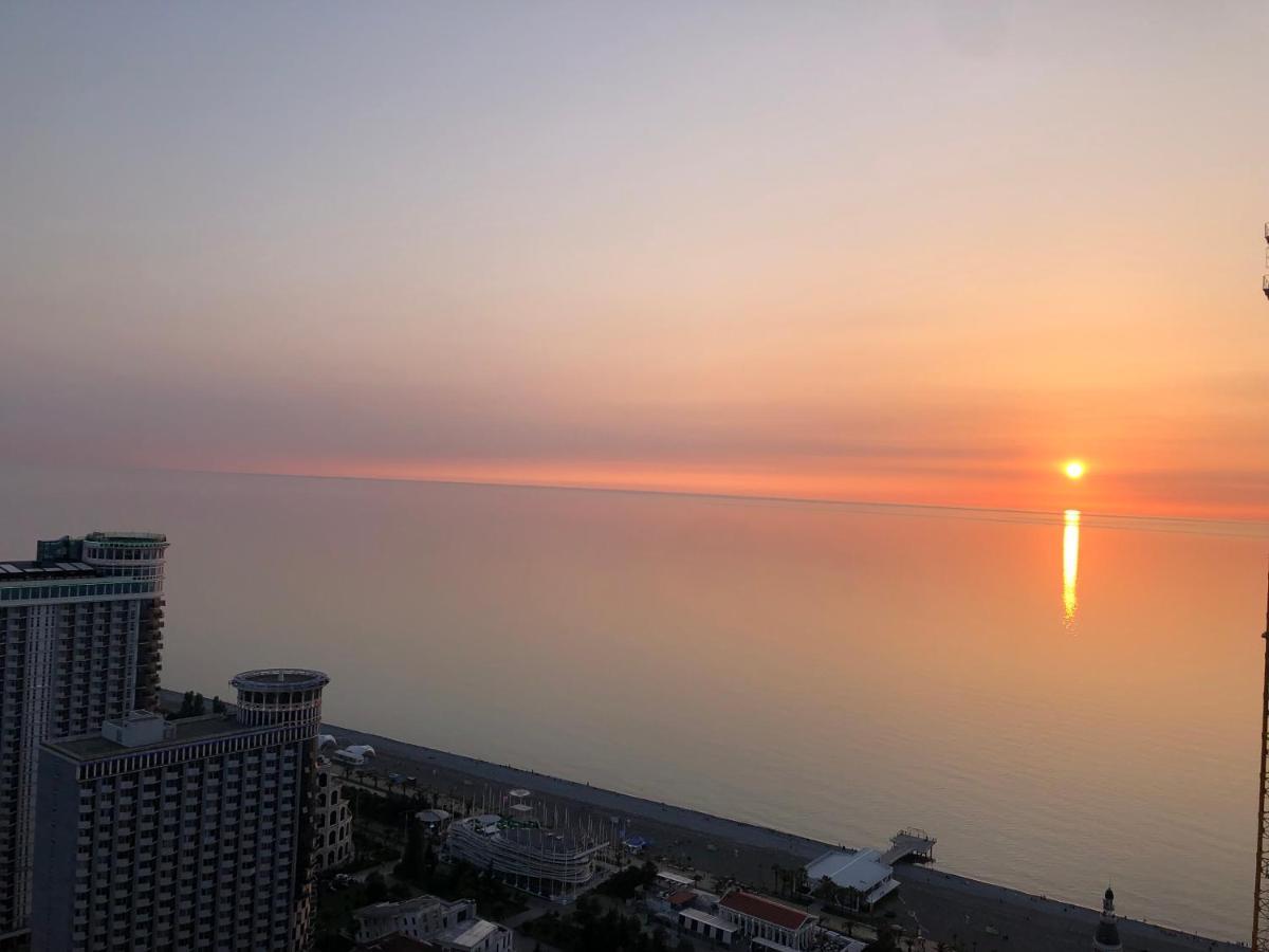 Orbi City Apartments On The Beach バトゥーミ エクステリア 写真