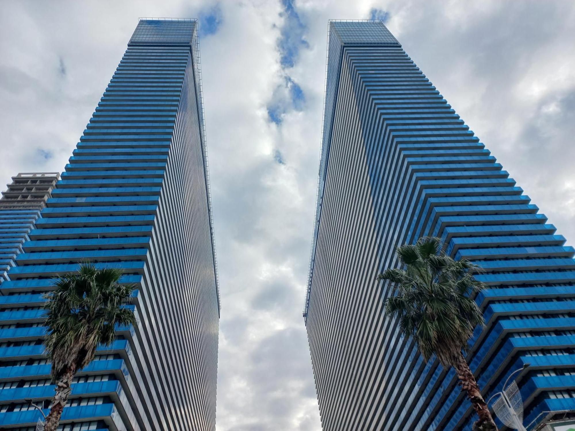 Orbi City Apartments On The Beach バトゥーミ エクステリア 写真
