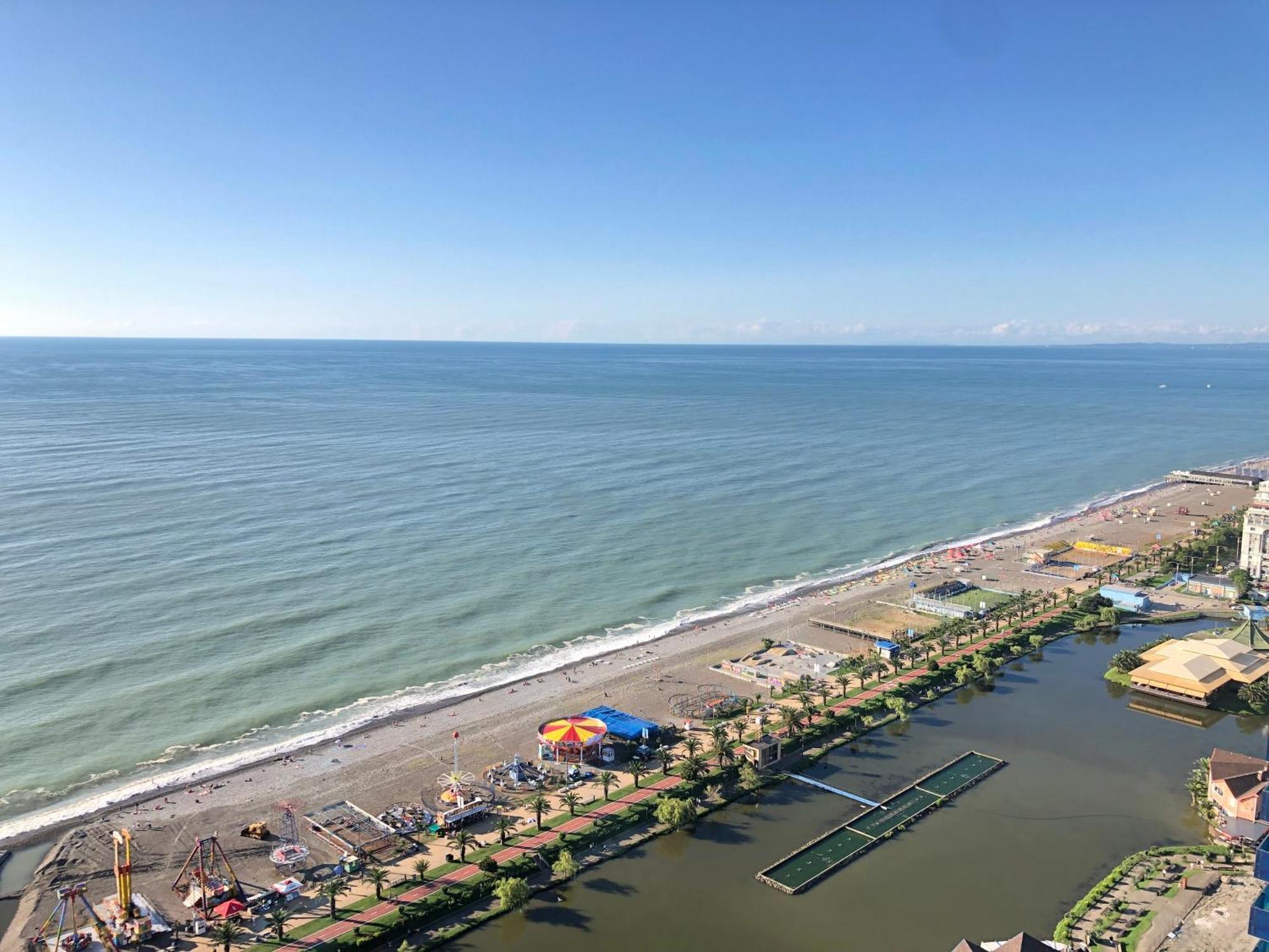 Orbi City Apartments On The Beach バトゥーミ エクステリア 写真